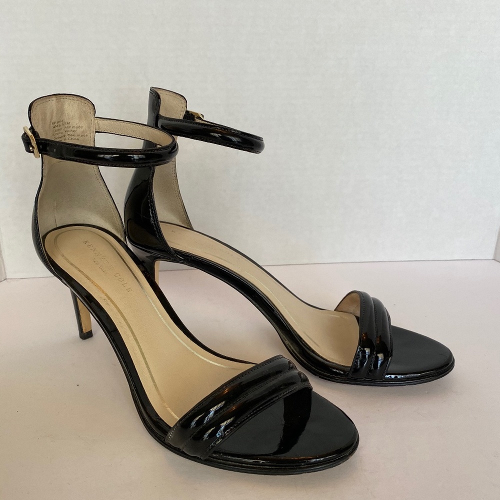 KENNETH COLE BLACK PATENT LEATHER HEELS 💄